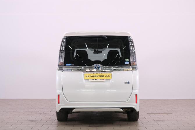 Toyota Voxy III (R80) с пробегом 2014 года, цена 2 129 000 рублей, 150000 км, минивэн, Автокод Объявления