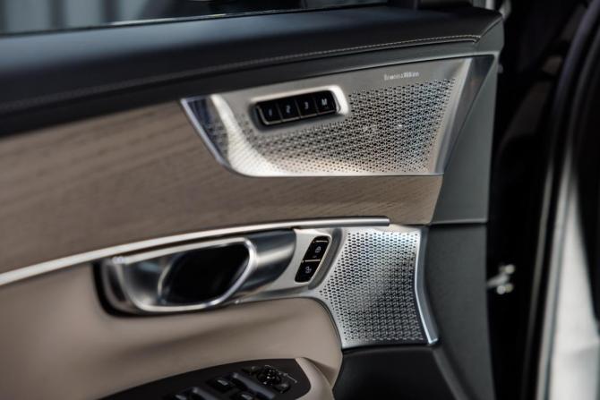 Новый Volvo XC90 II Рестайлинг 2 2025 года, цена 12 900 000 рублей, внедорожник, Автокод Объявления