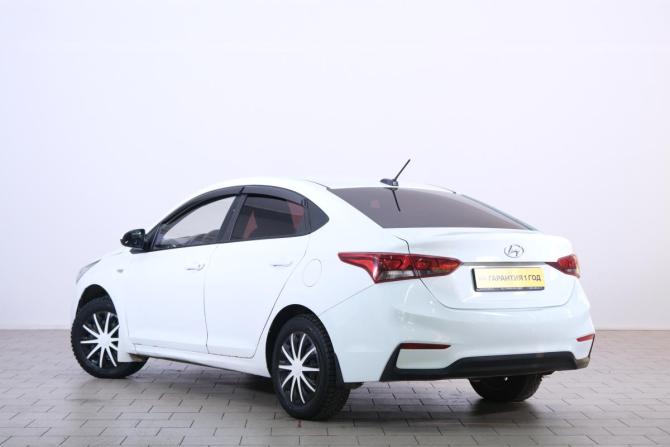 Hyundai Solaris II с пробегом 2017 года, цена 849 000 рублей, 124000 км, седан, Автокод Объявления
