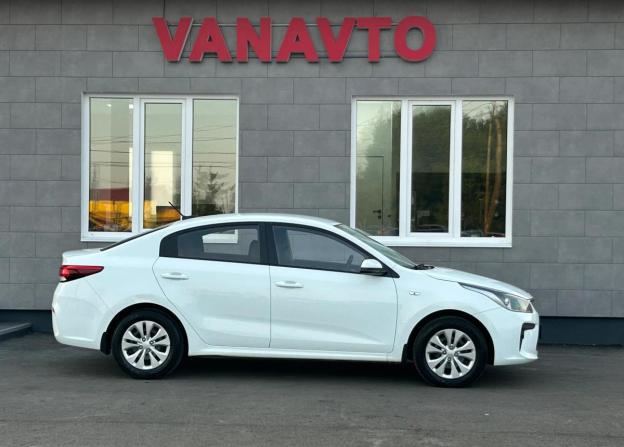 Kia Rio IV с пробегом 2018 года, цена 1 250 000 рублей, 76276 км, седан, Автокод Объявления