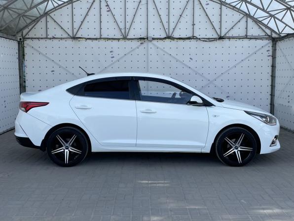 Hyundai Solaris II с пробегом 2017 года, цена 1 130 000 рублей, 186805 км, седан, Автокод Объявления