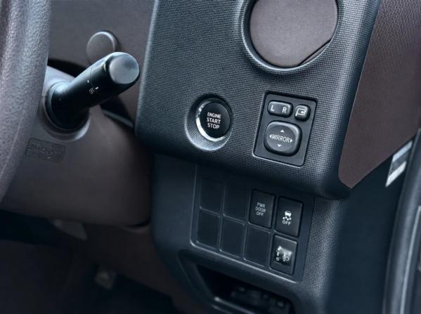 Toyota Spade с пробегом 2015 года, цена 889 000 рублей, 104650 км, минивэн, Автокод Объявления