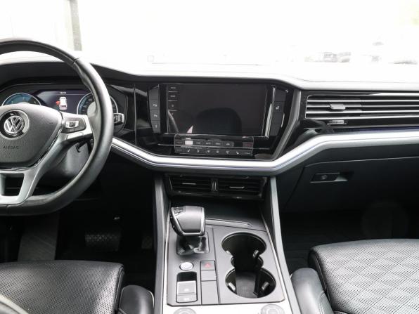 Volkswagen Touareg III с пробегом 2018 года, цена 4 798 000 рублей, 119000 км, внедорожник, Автокод Объявления