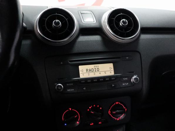 Audi A1 I (8X) с пробегом 2011 года, цена 929 000 рублей, 158303 км, хэтчбек, Автокод Объявления