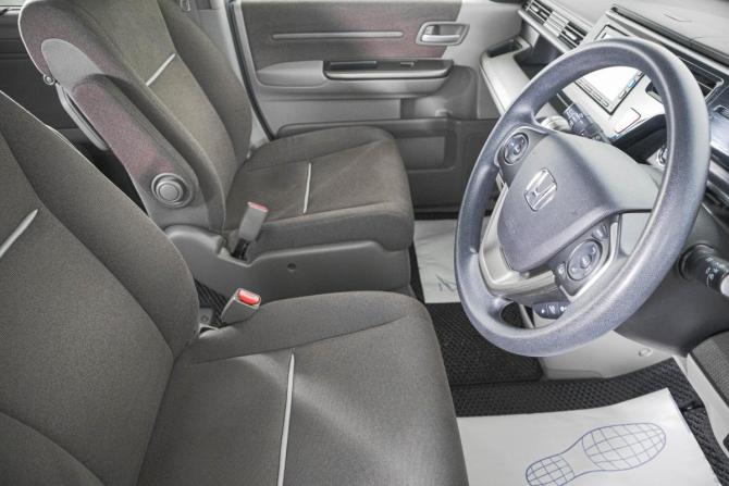 Honda Stepwgn V с пробегом 2016 года, цена 1 599 000 рублей, 141350 км, минивэн, Автокод Объявления