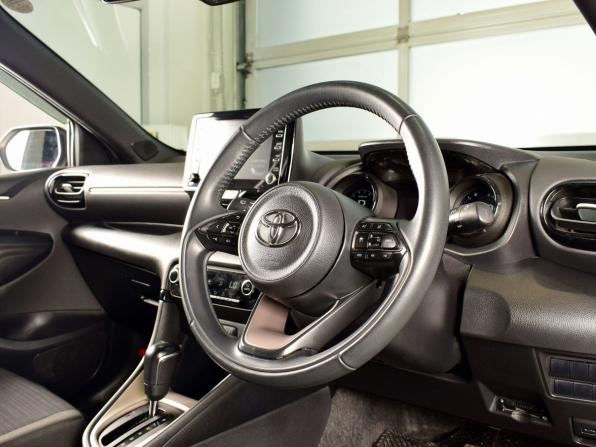 Toyota Yaris IV с пробегом 2020 года, цена 1 565 995 рублей, 54573 км, хэтчбек, Автокод Объявления