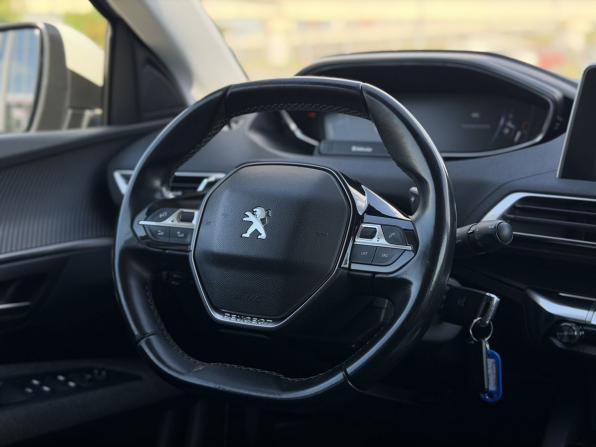 Peugeot 3008 II с пробегом 2018 года, цена 1 650 000 рублей, 193571 км, внедорожник, Автокод Объявления