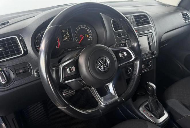Volkswagen Polo V Рестайлинг с пробегом 2018 года, цена 1 349 000 рублей, 127456 км, седан, Автокод Объявления