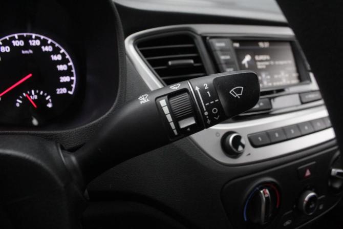 Hyundai Solaris II с пробегом 2018 года, цена 880 000 рублей, 201352 км, седан, Автокод Объявления