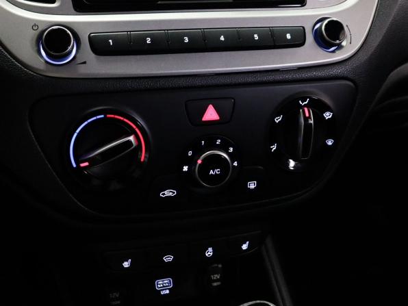 Hyundai Solaris II с пробегом 2019 года, цена 1 379 000 рублей, 102388 км, седан, Автокод Объявления