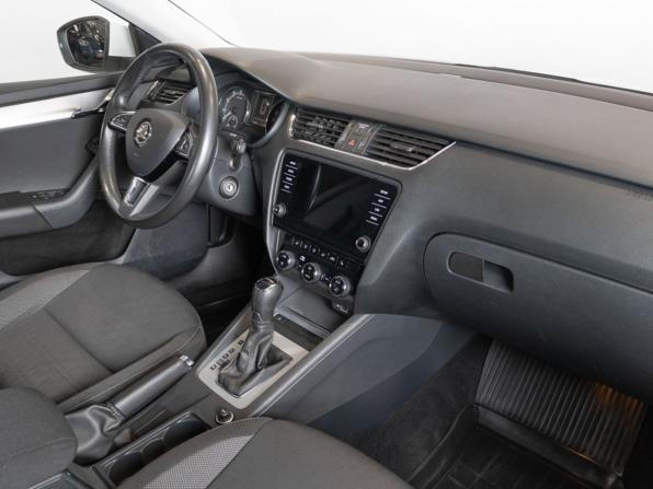 Skoda Octavia III (A7) Рестайлинг с пробегом 2019 года, цена 1 688 600 рублей, 168062 км, лифтбек, Автокод Объявления