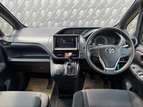 Toyota Voxy III (R80) с пробегом 2014 года, цена 1 450 000 рублей, 136390 км, минивэн, Автокод Объявления