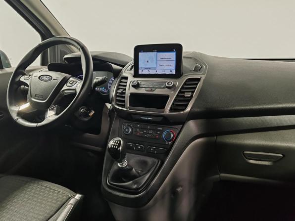Ford Tourneo Connect II Рестайлинг с пробегом 2019 года, цена 1 699 000 рублей, 113266 км, компактвэн, Автокод Объявления