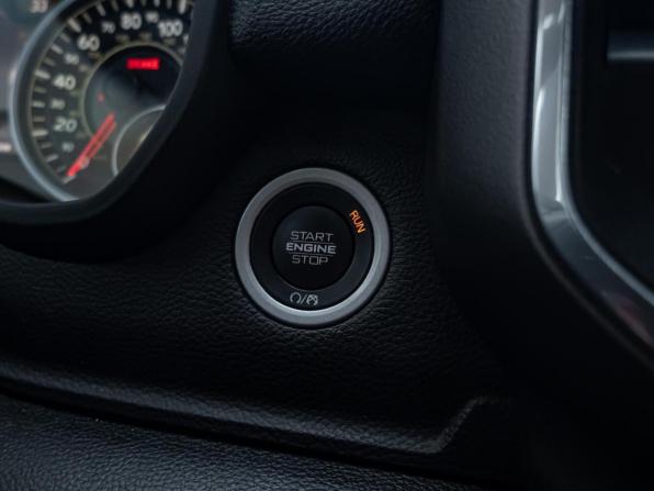 Ram 1500 V с пробегом 2021 года, цена 5 400 000 рублей, 105868 км, offers.body_type.unknown, Автокод Объявления