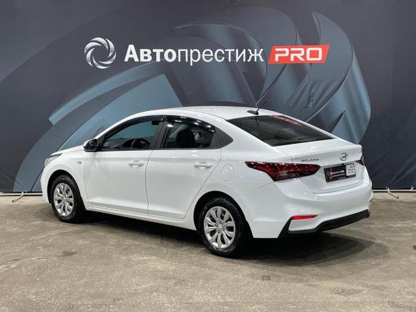 Hyundai Solaris II с пробегом 2017 года, цена 1 025 000 рублей, 88547 км, седан, Автокод Объявления