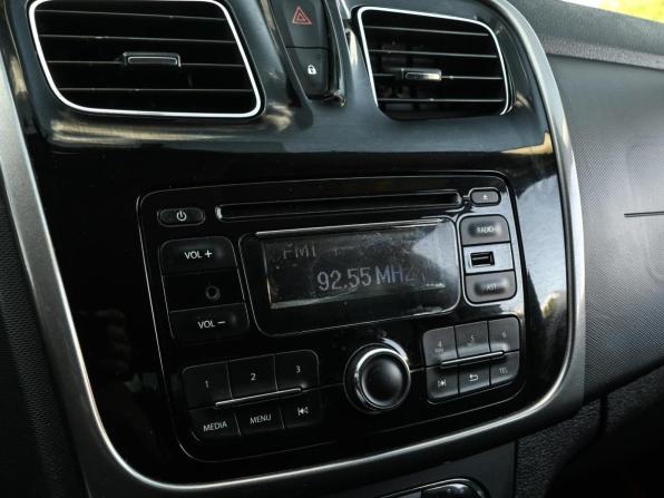 Renault Sandero II с пробегом 2015 года, цена 1 069 000 рублей, 118117 км, хэтчбек, Автокод Объявления