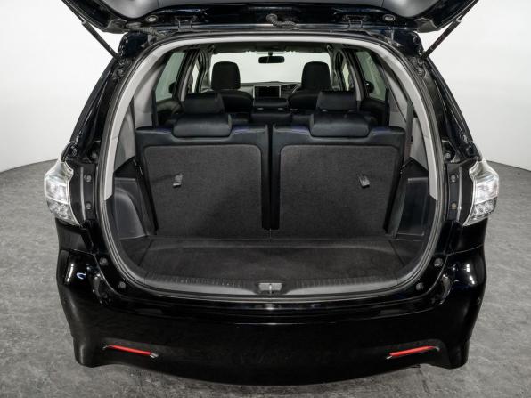 Toyota Wish II Рестайлинг с пробегом 2013 года, цена 1 399 500 рублей, 117341 км, минивэн, Автокод Объявления