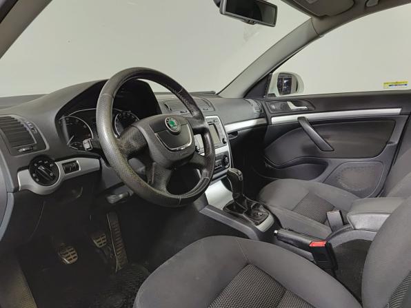 Skoda Octavia II (A5) Рестайлинг с пробегом 2012 года, цена 950 000 рублей, 398788 км, универсал, Автокод Объявления