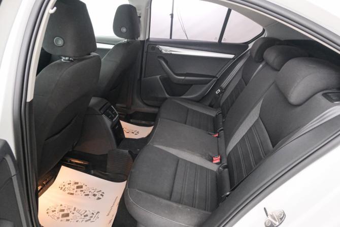 Skoda Octavia III (A7) Рестайлинг с пробегом 2019 года, цена 1 429 000 рублей, 129000 км, лифтбек, Автокод Объявления