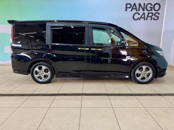 Honda Stepwgn V с пробегом 2015 года, цена 1 935 000 рублей, 124000 км, минивэн, Автокод Объявления