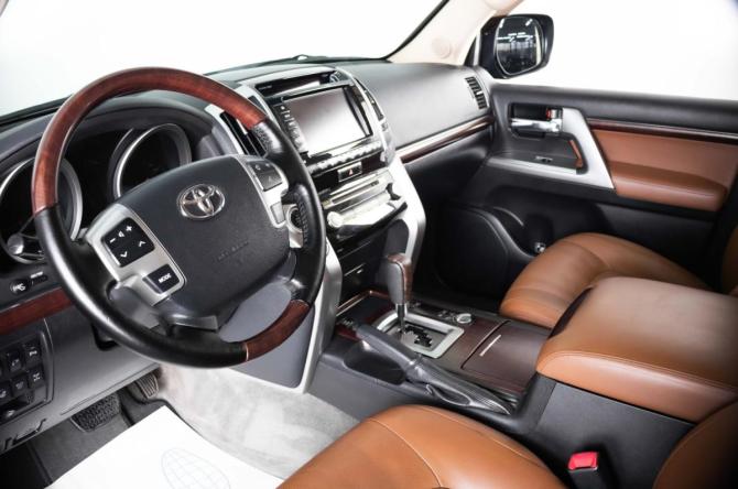 Toyota Land Cruiser 200 Series Рестайлинг 1 с пробегом 2015 года, цена 4 049 000 рублей, 181245 км, внедорожник, Автокод Объявления