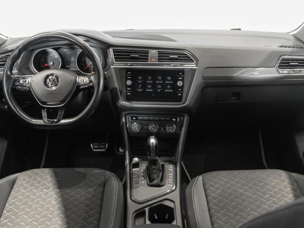 Volkswagen Tiguan II с пробегом 2018 года, цена 2 245 400 рублей, 157844 км, внедорожник, Автокод Объявления