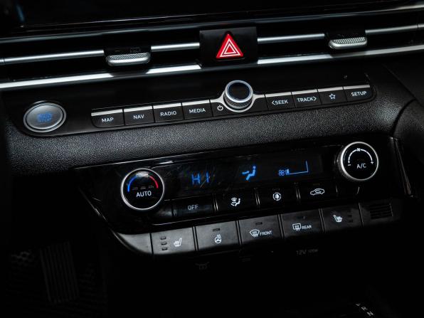 Hyundai Elantra VII (CN7) Рестайлинг с пробегом 2023 года, цена 2 127 000 рублей, 69905 км, седан, Автокод Объявления