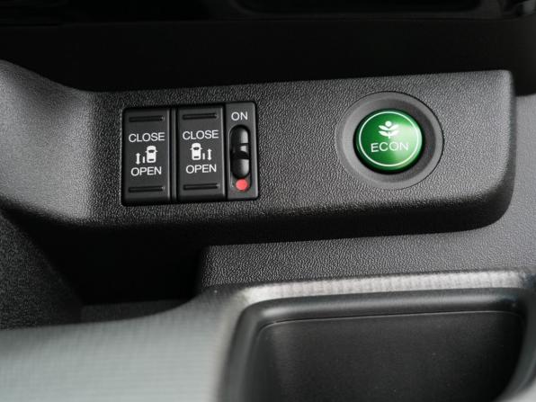 Honda Stepwgn V Рестайлинг с пробегом 2019 года, цена 2 310 000 рублей, 74978 км, минивэн, Автокод Объявления