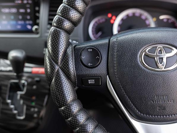 Toyota ISis I Рестайлинг с пробегом 2012 года, цена 1 350 000 рублей, 134000 км, компактвэн, Автокод Объявления