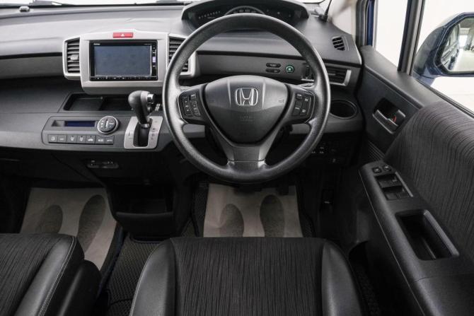 Honda Freed I Рестайлинг 2 с пробегом 2015 года, цена 1 299 000 рублей, 100400 км, компактвэн, Автокод Объявления