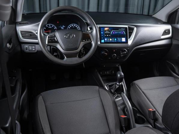 Hyundai Solaris II с пробегом 2017 года, цена 1 165 000 рублей, 105205 км, седан, Автокод Объявления