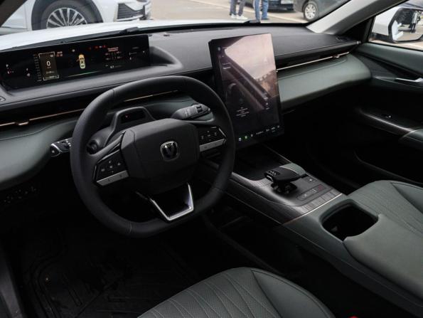 Changan Lamore с пробегом 2024 года, цена 2 100 000 рублей, 25408 км, седан, Автокод Объявления