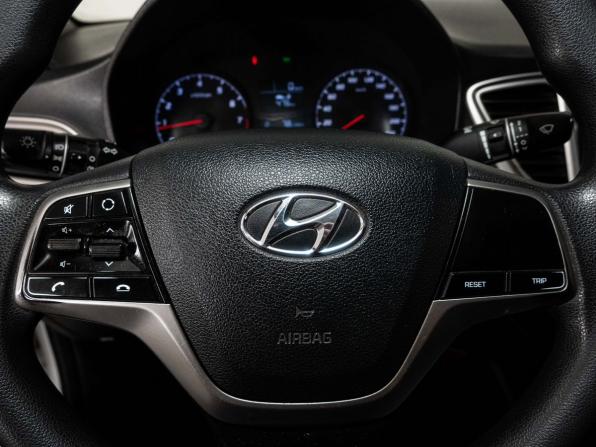 Hyundai Solaris II Рестайлинг с пробегом 2021 года, цена 1 224 000 рублей, 205000 км, седан, Автокод Объявления