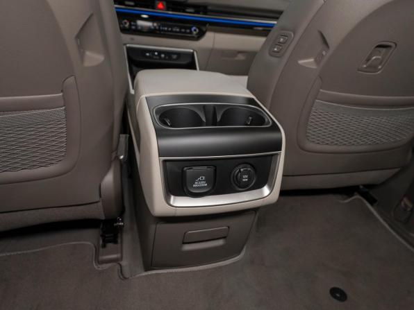 Kia Carnival IV Рестайлинг с пробегом 2024 года, цена 9 100 000 рублей, 50 км, минивэн, Автокод Объявления