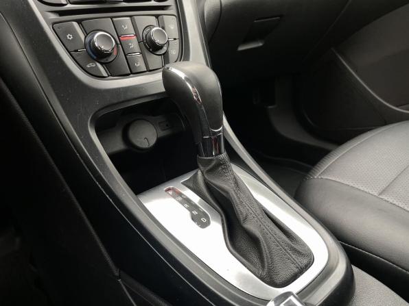 Opel Astra J Рестайлинг с пробегом 2013 года, цена 880 000 рублей, 97163 км, хэтчбек, Автокод Объявления