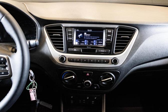 Hyundai Solaris II с пробегом 2018 года, цена 1 082 000 рублей, 104531 км, седан, Автокод Объявления