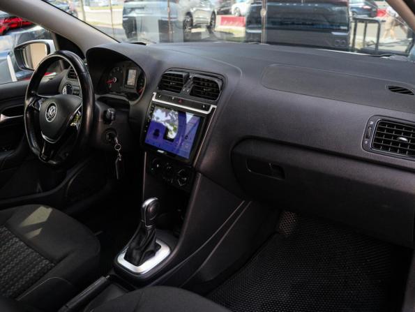 Volkswagen Polo V Рестайлинг с пробегом 2017 года, цена 1 170 000 рублей, 131220 км, седан, Автокод Объявления