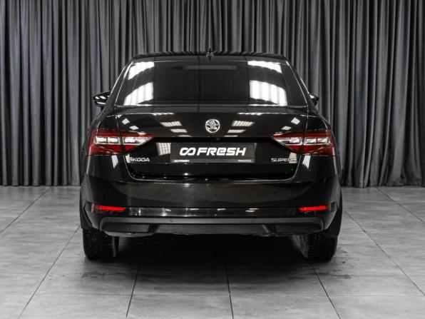 Skoda Superb III с пробегом 2018 года, цена 2 299 000 рублей, 232971 км, лифтбек, Автокод Объявления