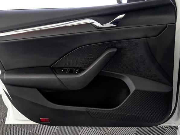 Skoda Octavia IV (A8) с пробегом 2021 года, цена 2 199 000 рублей, 101847 км, лифтбек, Автокод Объявления