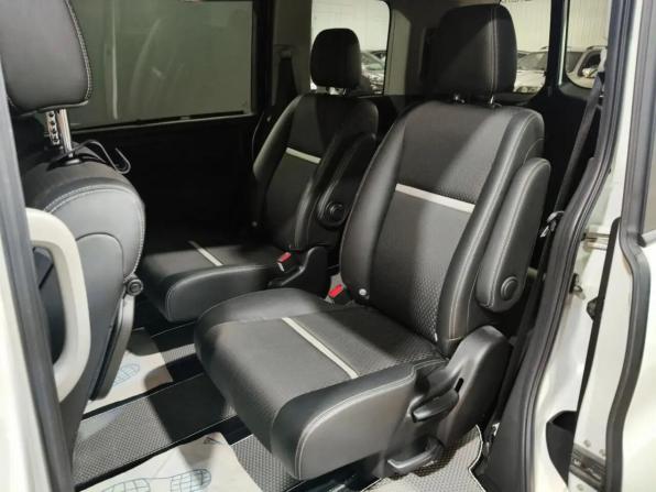 Honda Stepwgn V Рестайлинг с пробегом 2018 года, цена 2 425 000 рублей, 101894 км, минивэн, Автокод Объявления