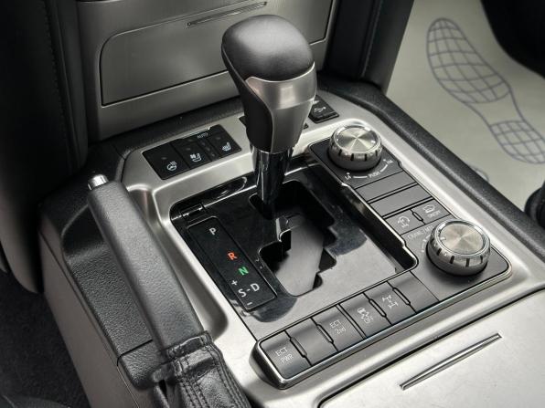 Toyota Land Cruiser 200 Series Рестайлинг 2 с пробегом 2018 года, цена 6 250 000 рублей, 193000 км, внедорожник, Автокод Объявления