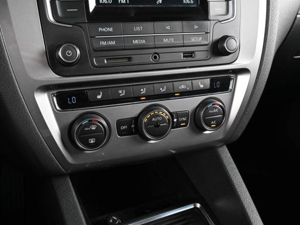 Volkswagen Jetta VI Рестайлинг с пробегом 2017 года, цена 1 369 000 рублей, 224138 км, седан, Автокод Объявления
