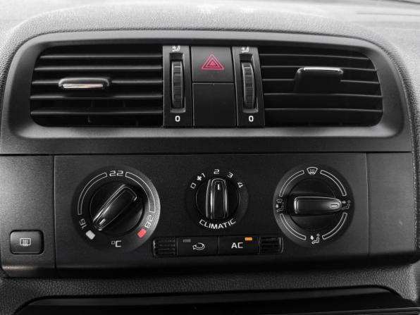 Skoda Fabia II Рестайлинг с пробегом 2010 года, цена 450 000 рублей, 211812 км, хэтчбек, Автокод Объявления
