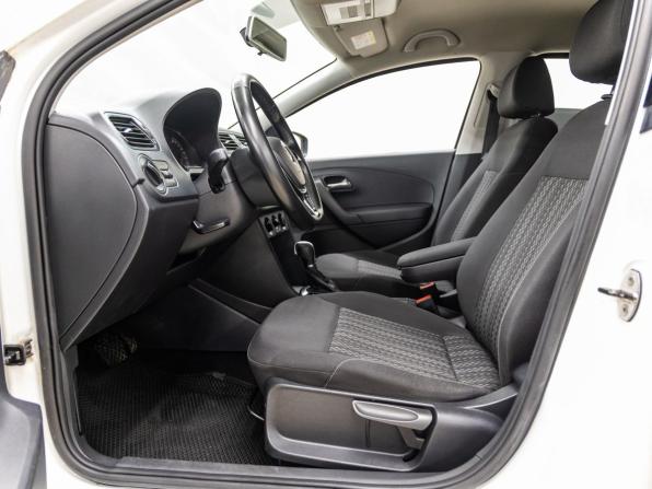 Volkswagen Polo V Рестайлинг с пробегом 2016 года, цена 1 081 000 рублей, 88000 км, седан, Автокод Объявления