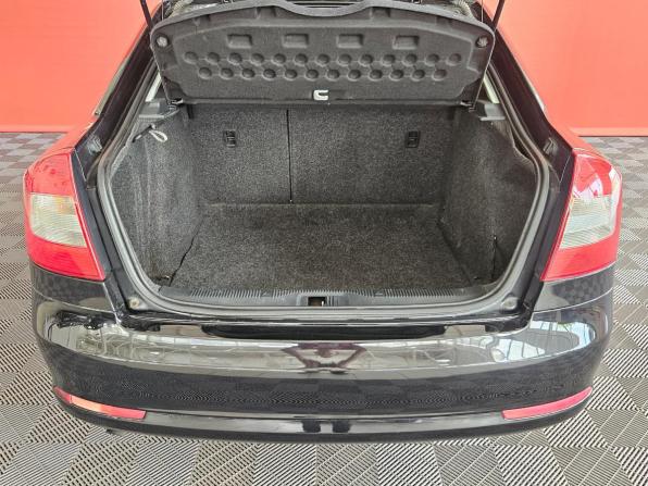 Skoda Octavia II (A5) Рестайлинг с пробегом 2010 года, цена 800 000 рублей, 109260 км, лифтбек, Автокод Объявления