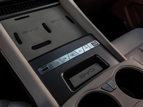 BYD Xia (M9) с пробегом 2025 года, цена 5 860 000 рублей, 356 км, минивэн, Автокод Объявления