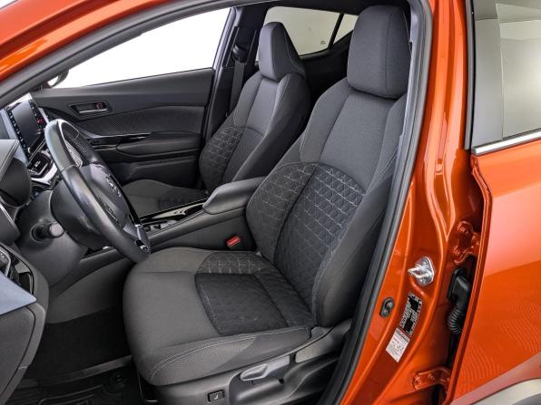 Toyota C-HR I Рестайлинг с пробегом 2021 года, цена 2 550 000 рублей, 56106 км, внедорожник, Автокод Объявления