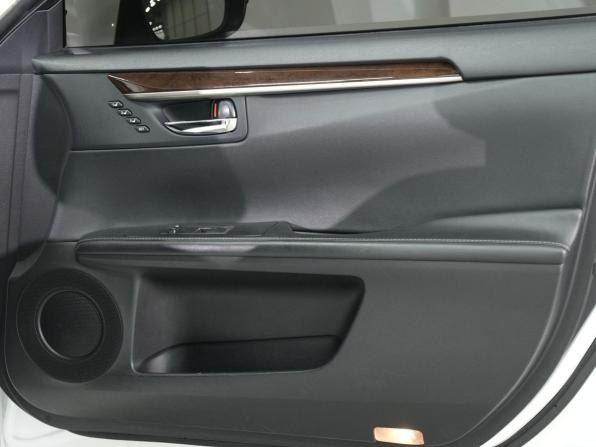 Lexus ES VI с пробегом 2013 года, цена 2 270 000 рублей, 125000 км, седан, Автокод Объявления