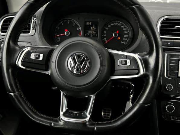 Volkswagen Polo V Рестайлинг с пробегом 2017 года, цена 1 067 900 рублей, 134946 км, седан, Автокод Объявления