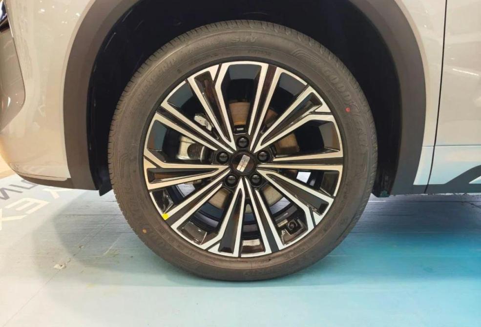 Geely EX5 EM-i Саратов  - изображение 18